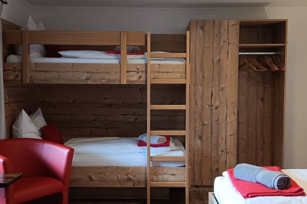 Gästehaus Huberfour-bed room with balcony in Mittersill, Kitzbüheler Alpen