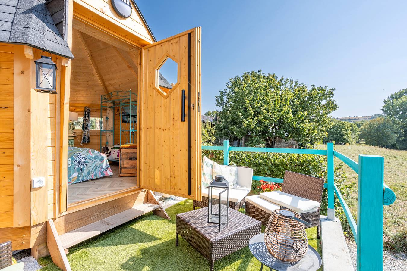 Les Philous Gourmands - Guest Room Chalet - Bora Bora - with Private Terrace in Sèvremont, Fontenay-le-Comte