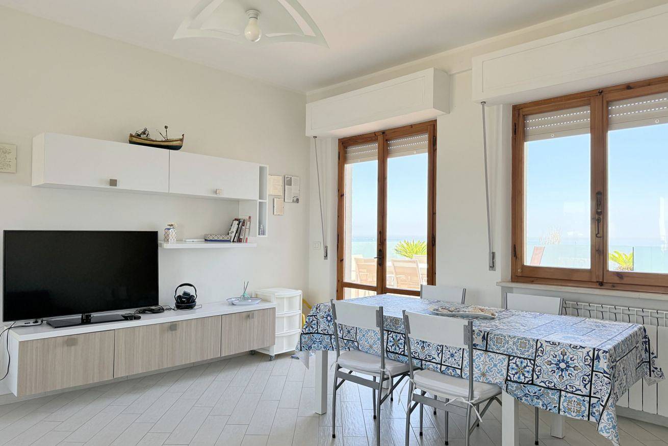 Appartement entier, P095 - Porto Recanati, new three-room apartment with large terrace overlooking the sea in Côte Adriatique Marken
