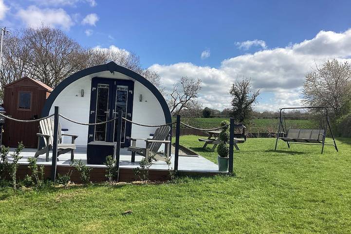 Cottage for 2 people, with garden, with pets in Shrewsbury