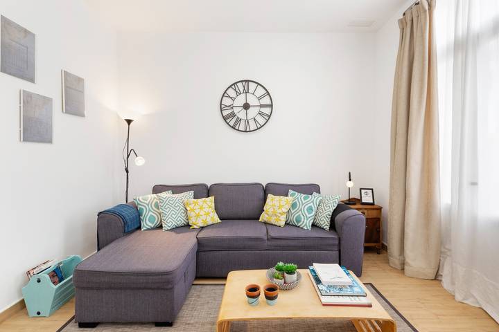 Entire apartment, Vacation Home 'Cartagena Centro La Casa Del Mico' with Balcony & Wi-Fi in Cartagena, Costa Cálida