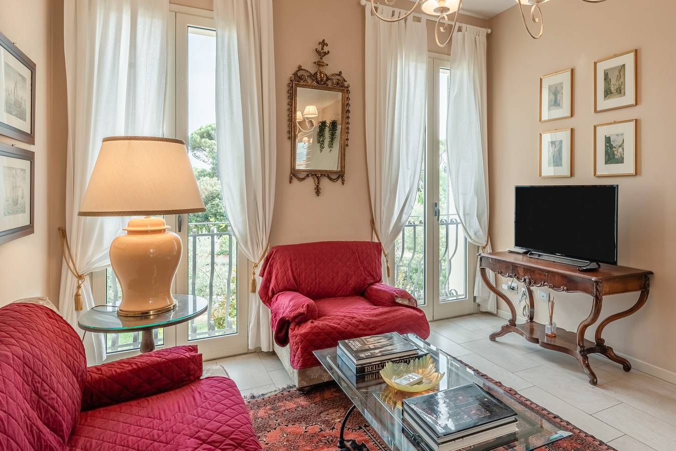 Entire apartment, Apartment 'La Palazzina Della Meridiana' with Shared Pool, Wi-Fi and Air Conditioning in Altopascio, Lucca Province