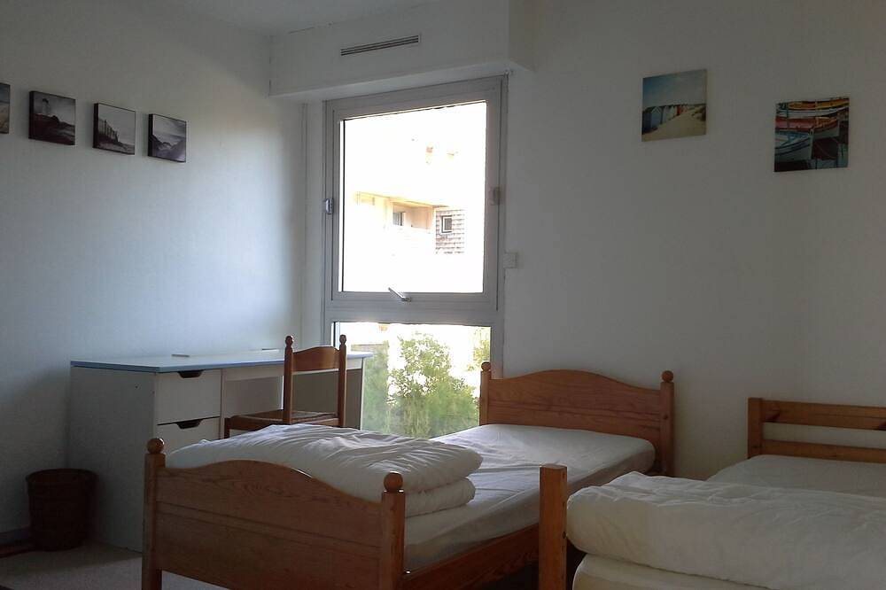 Entire apartment, Bright apartment with views of the beach at 20 meters La Rochelle Les Minimes in La Rochelle, La Rochelle region