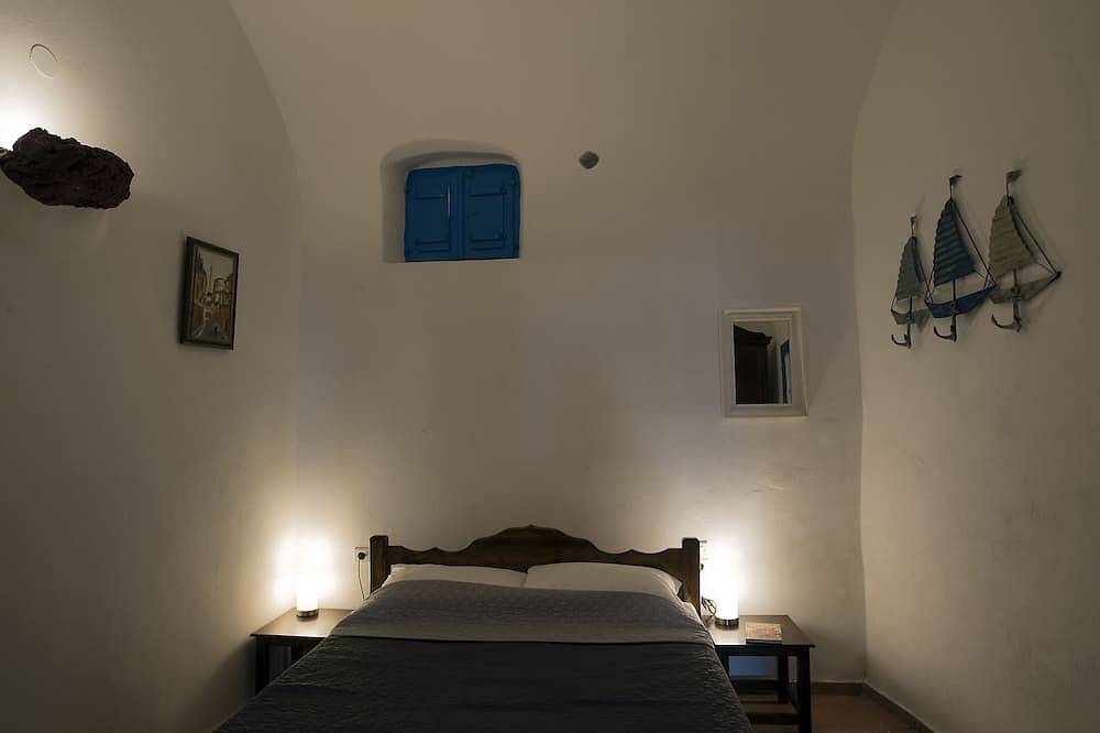 The Hidden House, casa tradicional para 6-8 personas. in Emporio, Santorini