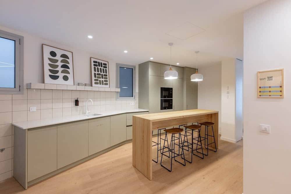 Casa Nido Diagonal - Privat Room for 4 in Barcelona Centre, Barcelona
