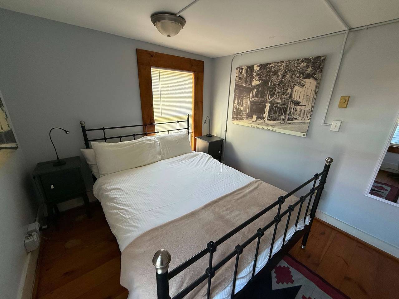 Entire apartment, 2Br Pet-Friendly  Walk to Cafes  Trails   Wineries in Rosendale Village, Ulster County