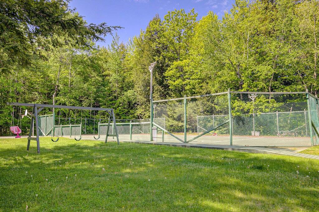 Ganze Wohnung, Conveniently located condo w/ a balcony, access to sports courts & private beach in Gilford, Lake Winnipesaukee