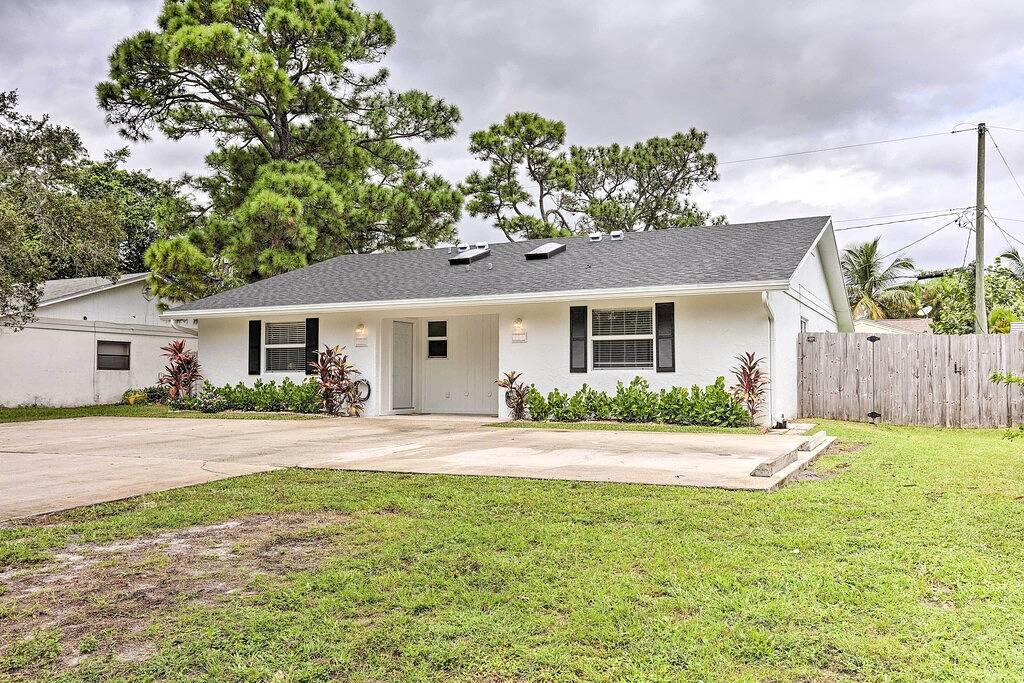 Jupiter Townhome w/ Patio & Yard ~ 6 Mi to Beach! in Jupiter, Palm Beach County