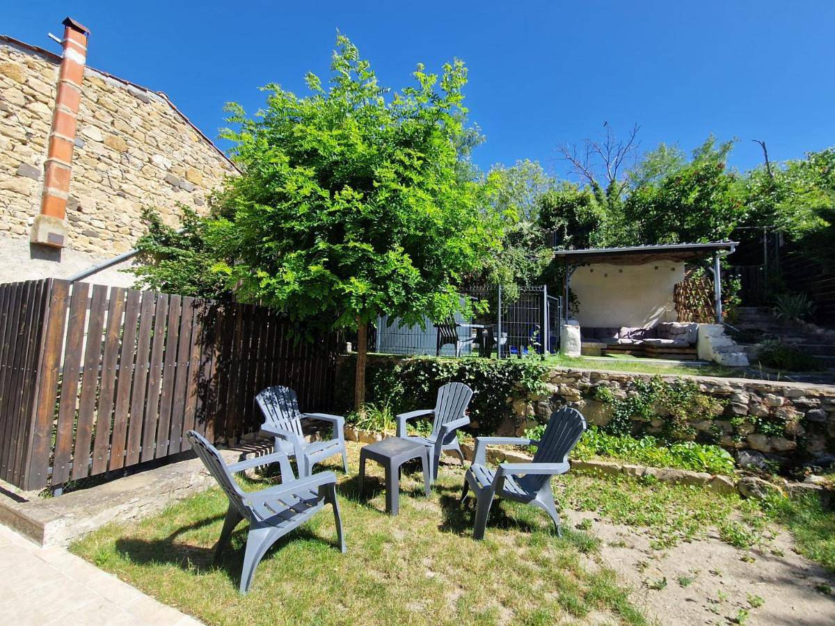 Appartement entier, La Pomerelle #Terrasse#Garage#Piscine in Ludesse, Région de Besse-et-Saint-Anastaise