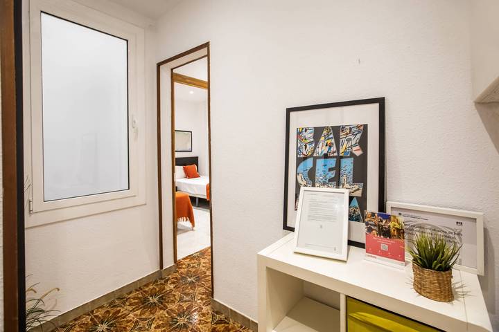 Ganze Wohnung, Ferienwohnung für 5 Personen mit Balkon in Barcelona Zentrum, Barcelona