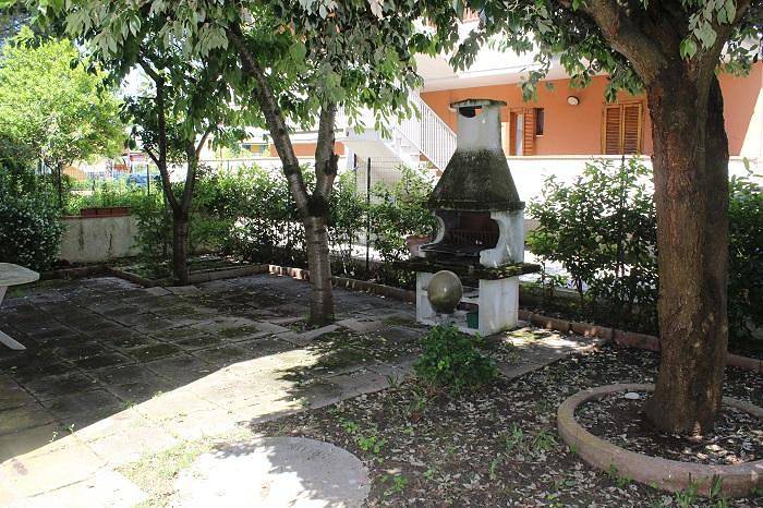 Entire apartment, Holiday apartment for 6 people with terrace in Riviera del Conero