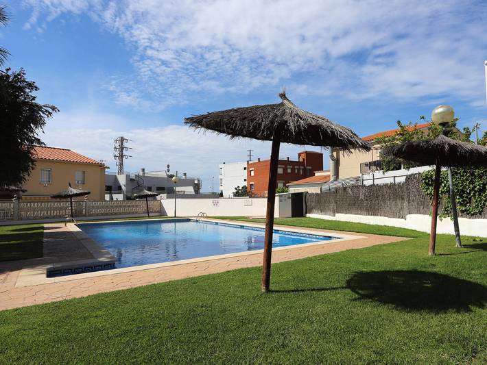 Apartamento para 6 personas, con Terraza y Piscina en Creixell