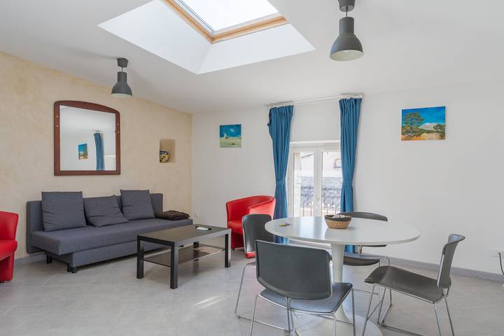 Geheel appartement, Ruim 45 m² appartement met airco – 3 kamers incl. slaapnis – n4 in Charleval, Aix-en-Provence en omgeving