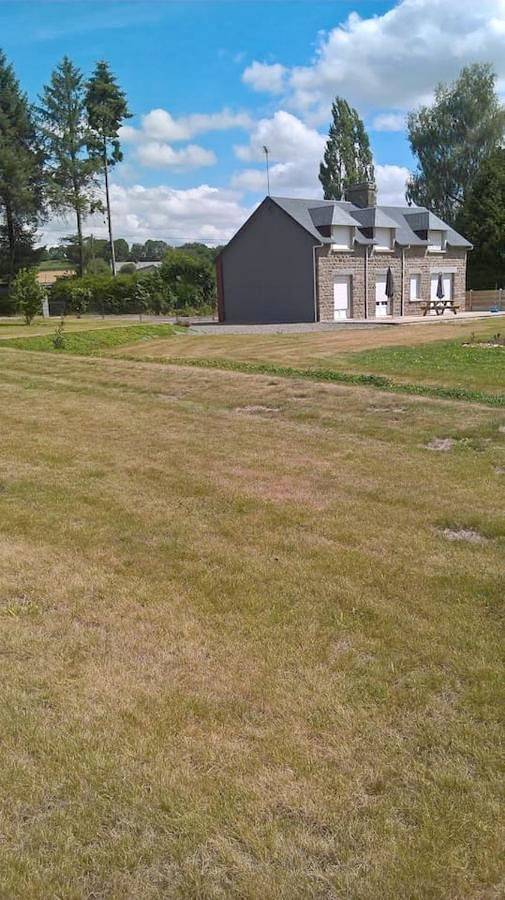 Location de vacances pour 6 personnes, avec jardin à Le Mesnil-Ozenne - 2