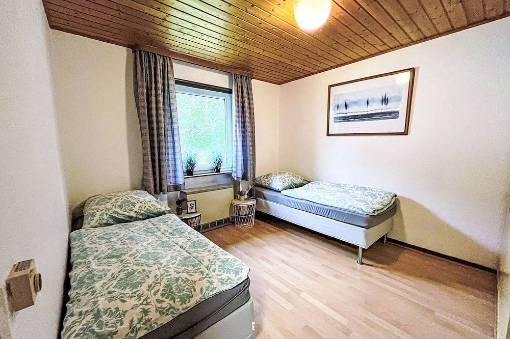 Atemberaubendes alleinstehendes Ferienhaus mit  W-Lan, Tv, Terrasse und Haustiere erlaubt in Oberaula, Knüllgebirge