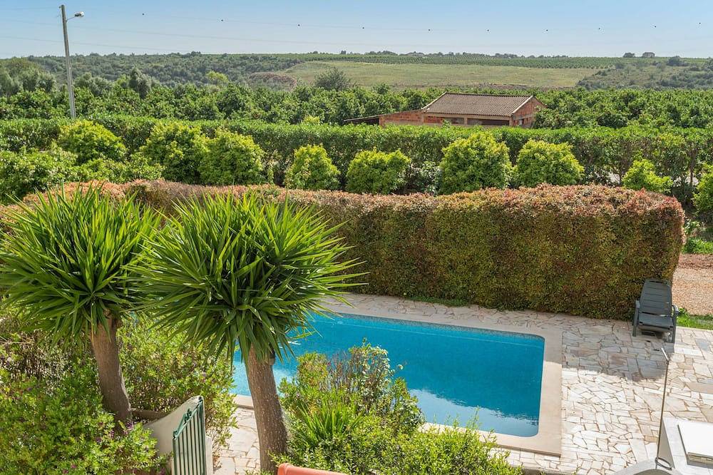 Quiet Hideaway with Heated Pool in Algoz, Faro Distrikt