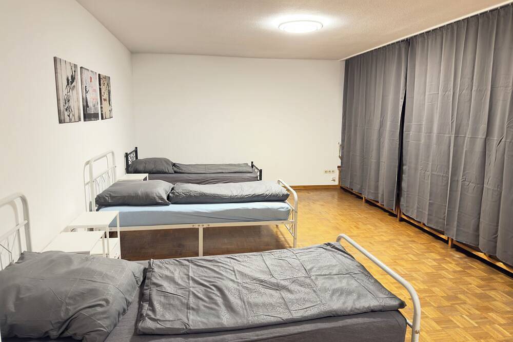 Appartamento intero, Leverkusen apartment - ideal for fitters & families, 3 bedrooms & large balcony in Leverkusen, Bergisches Land