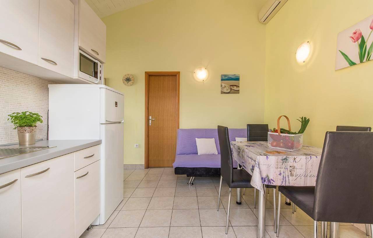 Haus Lavendel mit beheiztem Gemeinschaftspool in Kukci, Porec und Umgebung