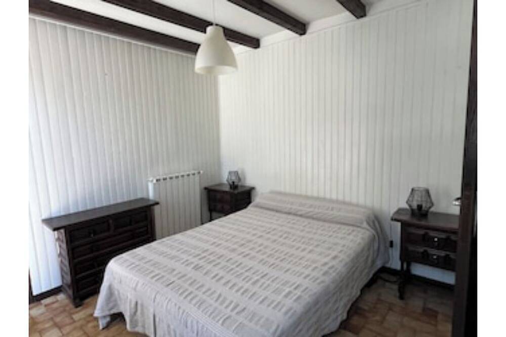 Cottage in a residential complex with a pool on the shores of Lake Saint-Ferréol in Revel, Lauragais