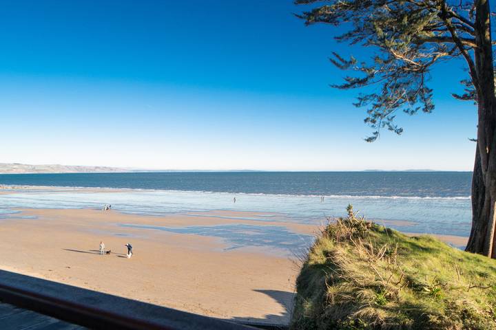 Entire apartment, Life's a Beach - Direct Beach Access, Sea Views in Saundersfoot, Pembrokeshire