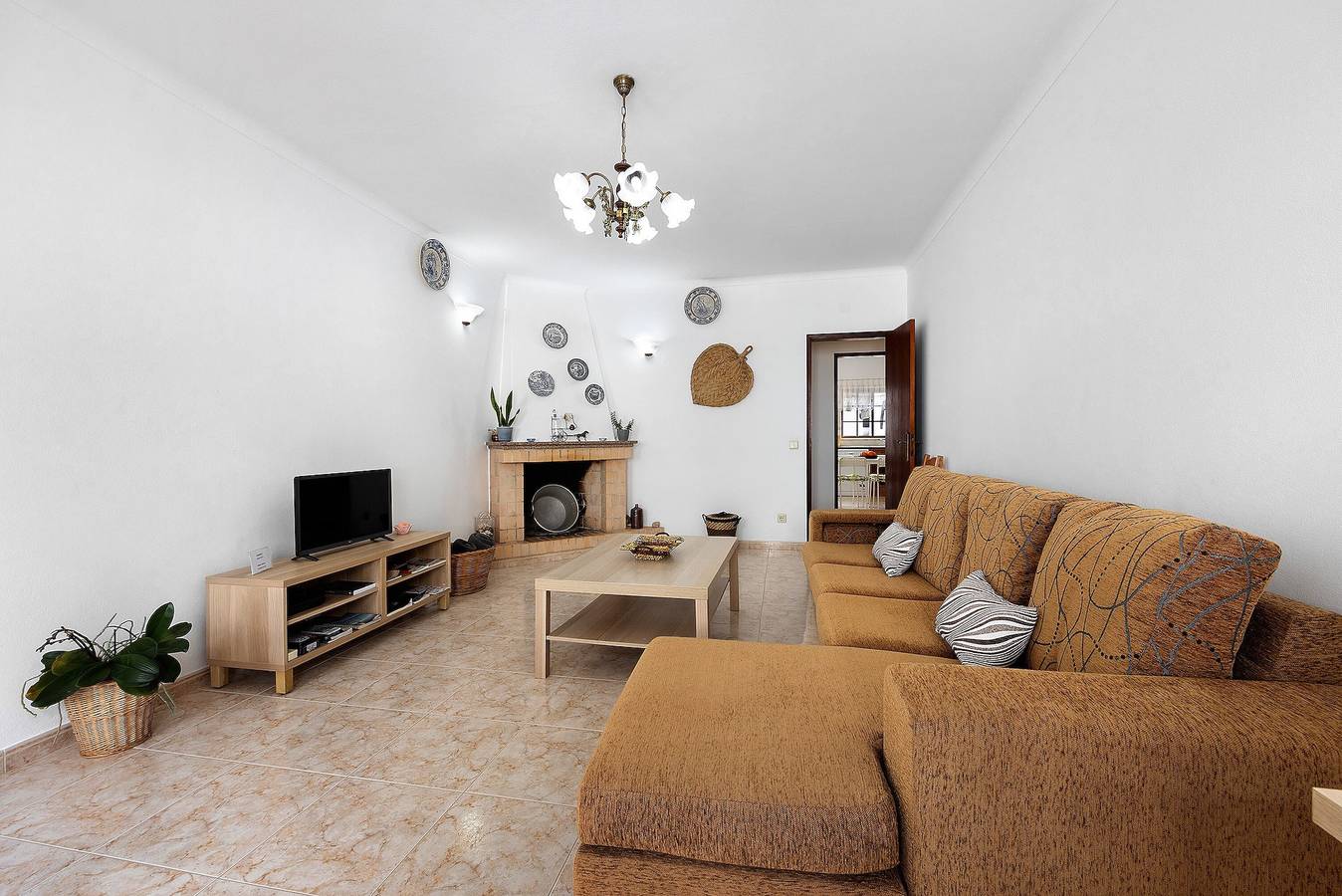 Casa de vacaciones 'Brita' con terraza privada, balcón y Wi-Fi in Raposeira, Vila do Bispo
