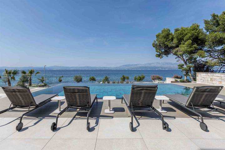 Villa pour 12 personnes, avec piscine et terrasse à Sutivan