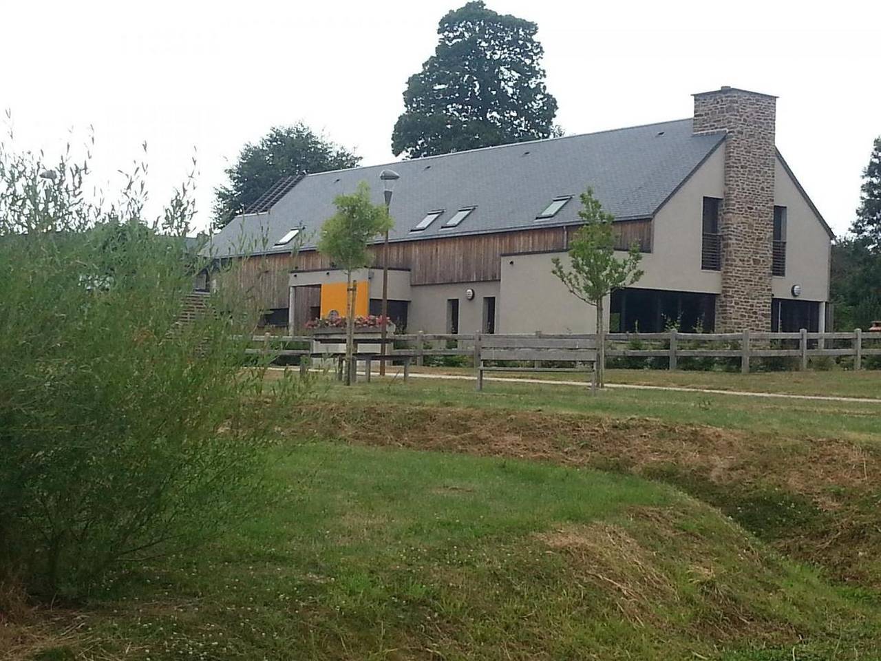 Geheel vakantieappartement, Vakantieappartement voor 21 personen met tuin in Cérences, Coutances