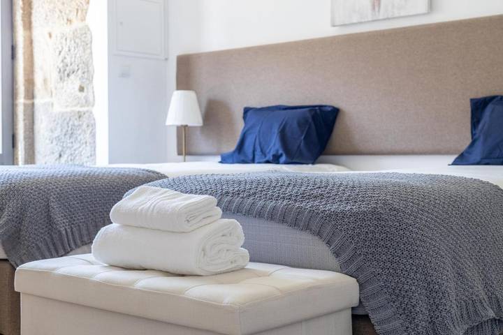 Location de vacances pour 12 personnes, avec vue sur le lac et jardin ainsi que vue et piscine, animaux acceptés dans Riba de Mouro - 2