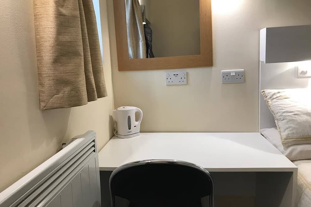 Double Room, own front door on high street in Carmarthenshire