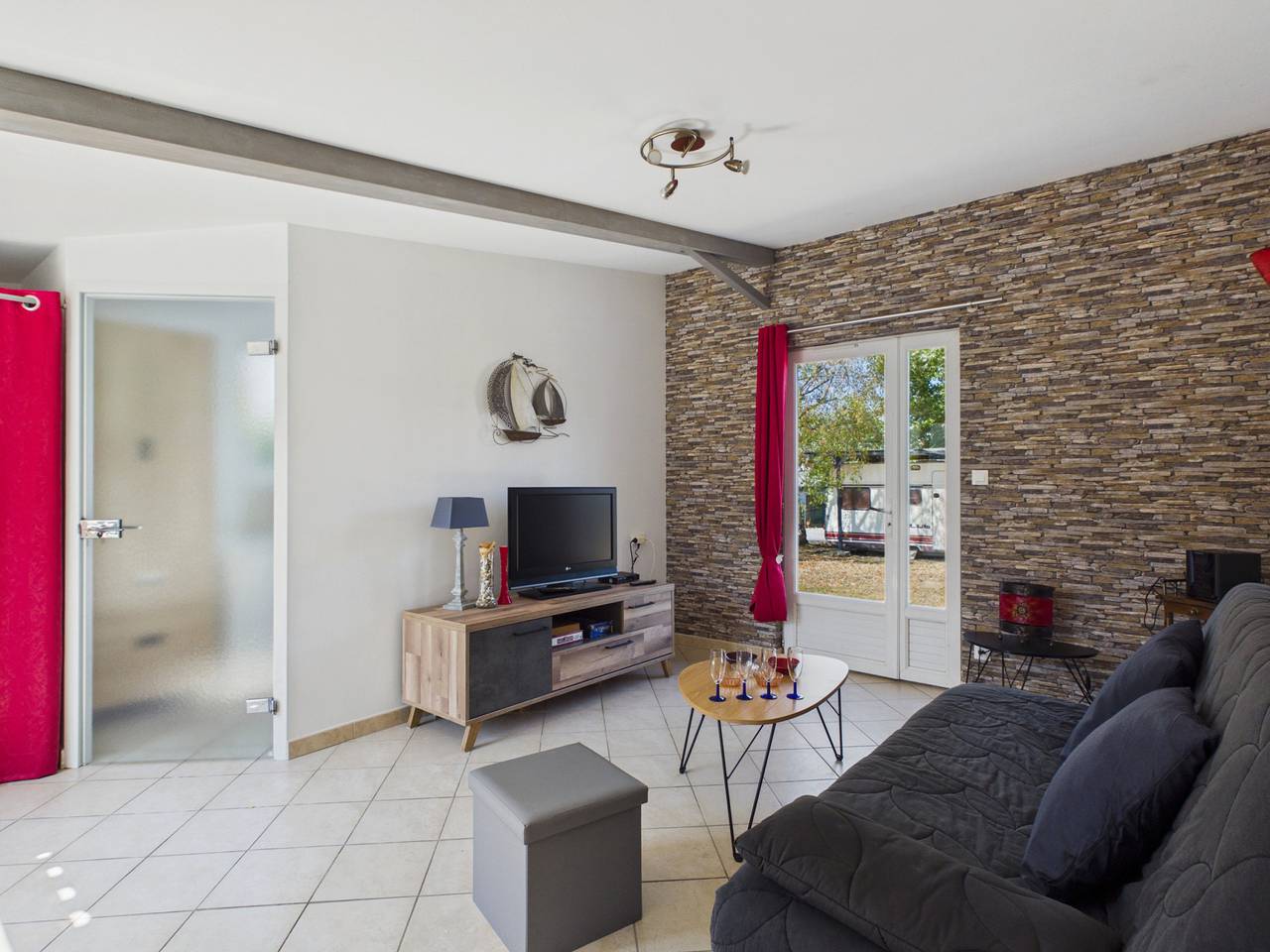 Maison et jardin pour 3 proche plage in La Plaine-sur-Mer, Côte de Jade