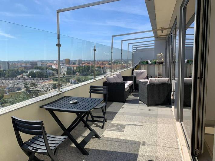Ferienwohnung für 2 Personen, mit Balkon und Terrasse sowie Seeblick und Ausblick