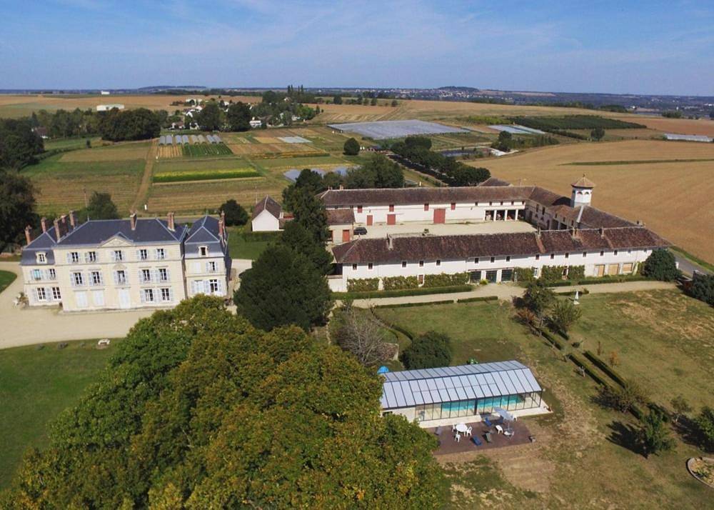 Domaine de La Brosse, gîte avec piscine sous verrière chauffée toute l'année in Ville-Saint-Jacques, Seine-et-Marne