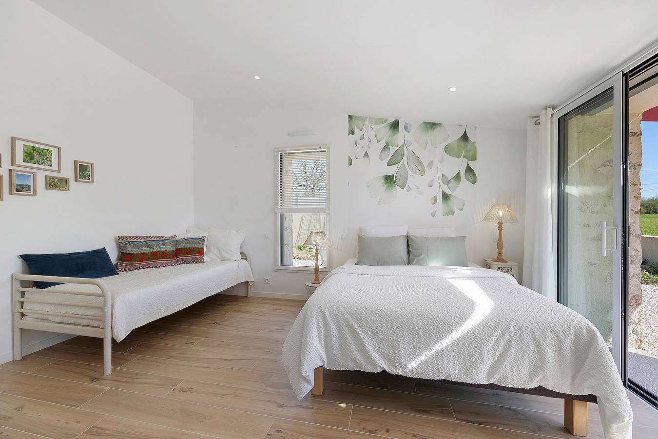 Habitación de huéspedes À L'orée Des Bois «Chambre Maritxu» con terraza privada, jardín y Wi-Fi in La Gaubretière, Valle del Loira
