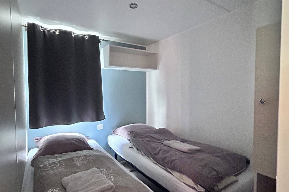 Mobilhome with jacuzzi, swimming pool in the residence in Pierrefeu-du-Var, Toulon regio