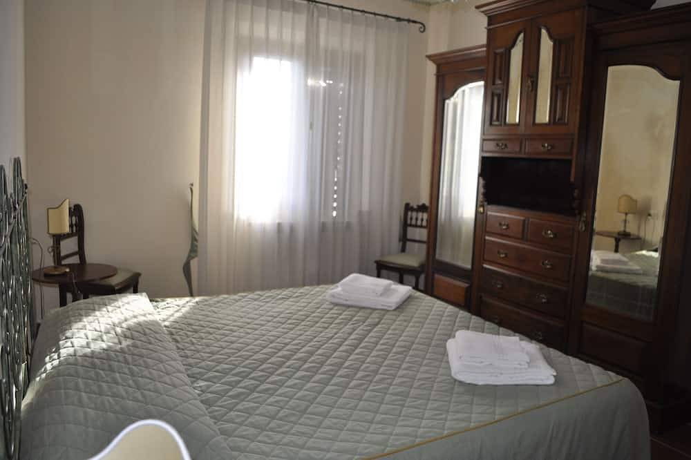 Ganze Wohnung, Monache 2, Montaione, zwischen Florenz und Siena, Toskana in Iano, Florenz Provinz
