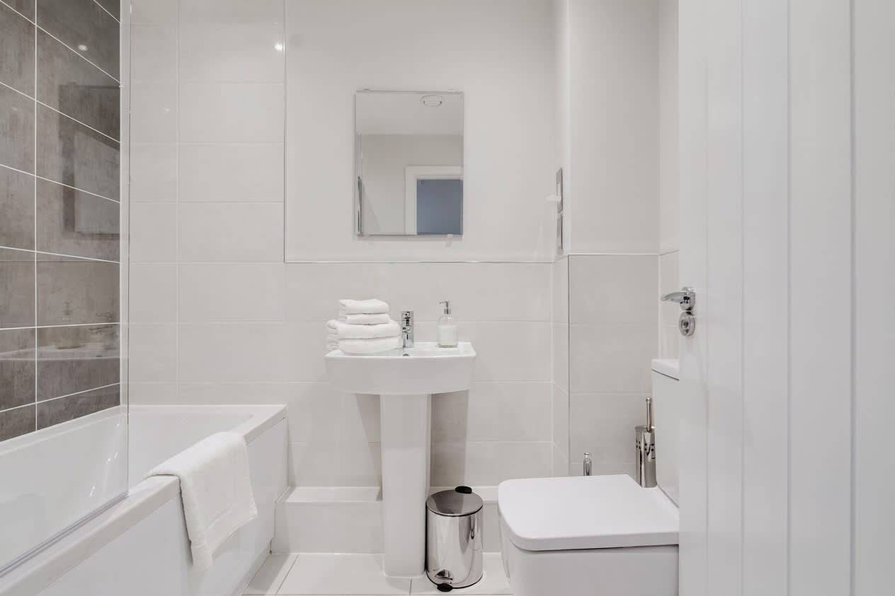 Ganze Wohnung, Spacious 2-Bedroom Mill Conversion Retreat in Leeds, Westliches Yorkshire