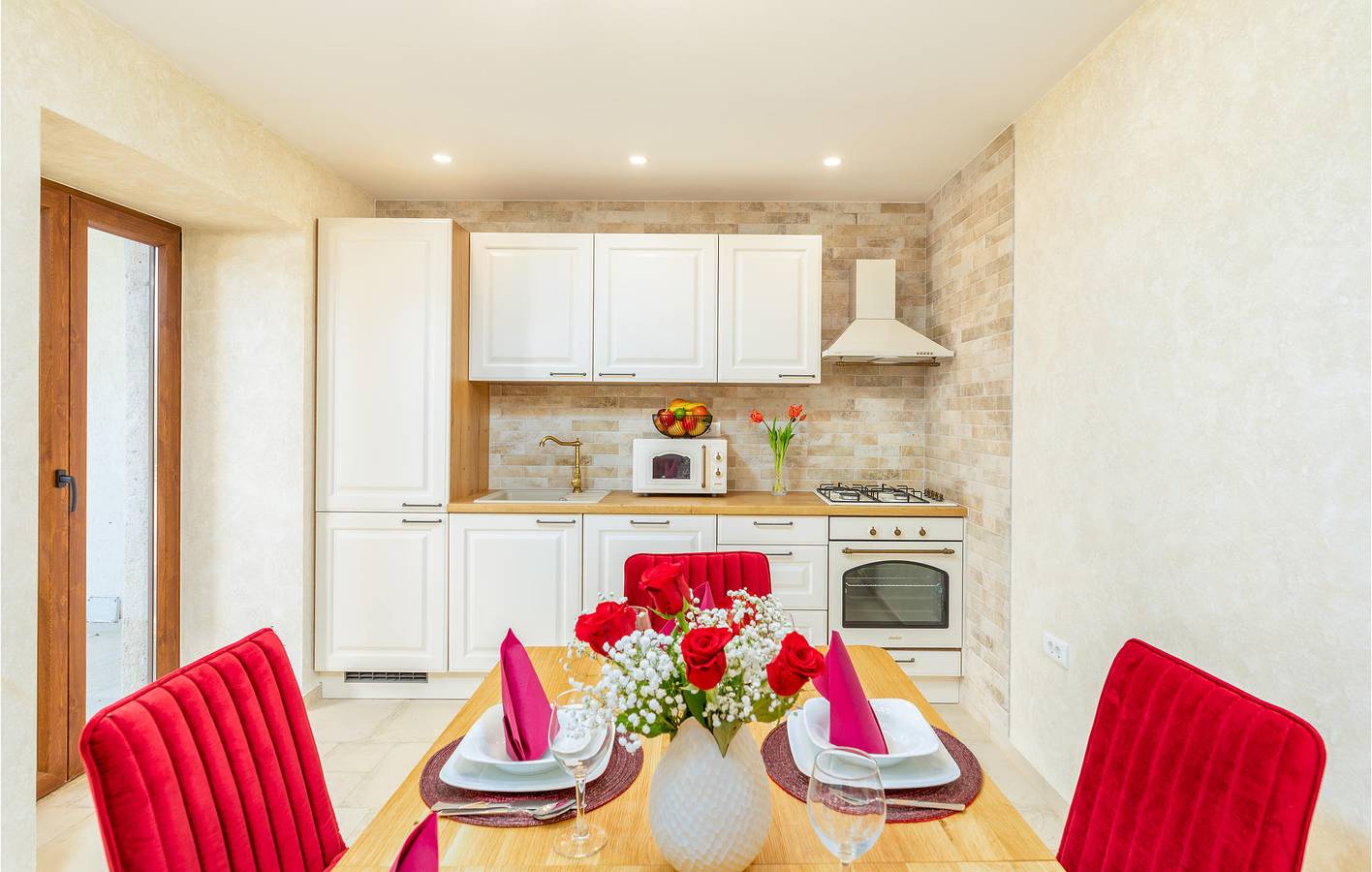 Moderno apartamento de 100 m² con piscina, wifi y aparcamiento, a 700 m del centro de Rajki in Barban, Costa sur de Istria