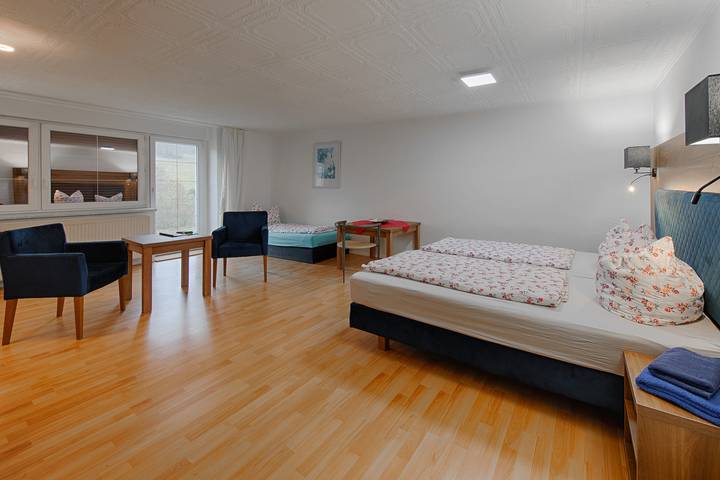 Ganze Ferienwohnung, Haus Rabenswald - Ferienwohnung 2 Haus Rabenswalde untere Etage in Roßleben-Wiehe, Burgenlandkreis