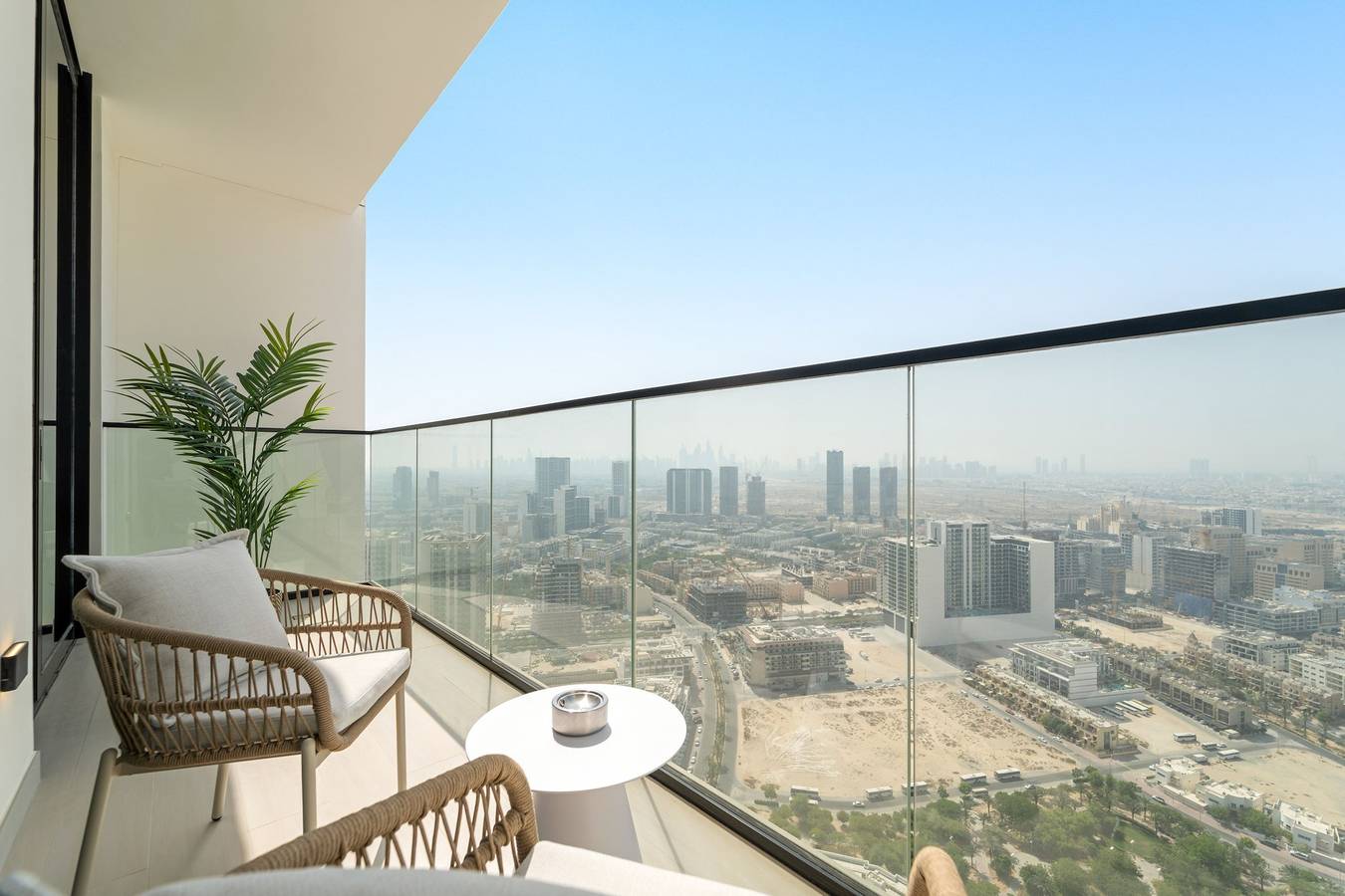 Entire apartment, Binghatti Gardenia - 3304 (1Bd) in Dubai, Emirate of Dubai