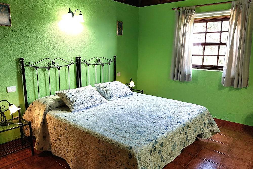 Casa Rural Lina, piscina privada, cerca de rutas del norte de la isla in El Granel, Puntallana