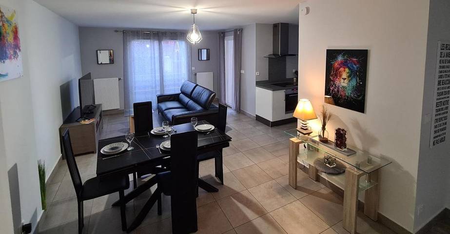 Gîte pour 4 personnes, avec Terrasse à Chassieu