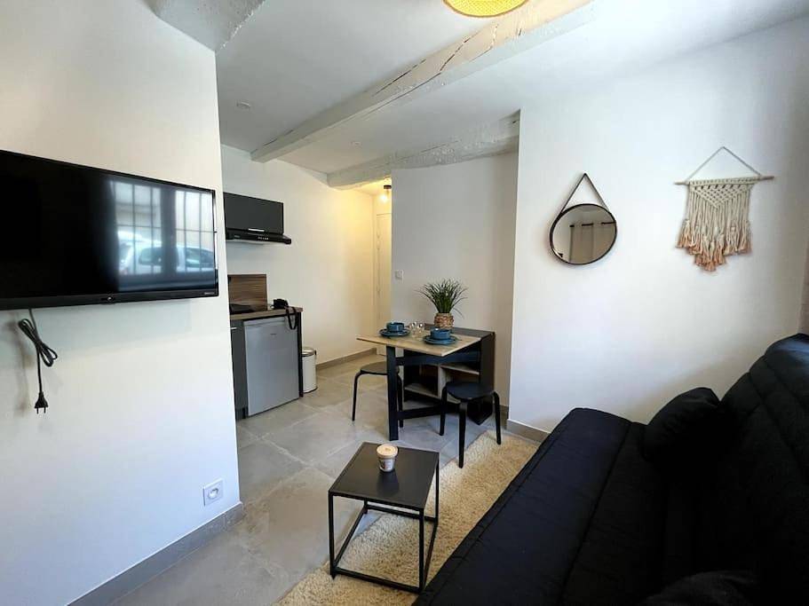 Appartement entier, Petit cocon douillet climatisé pour 2 pers in La Crau, Côte méditerranéenne (France)
