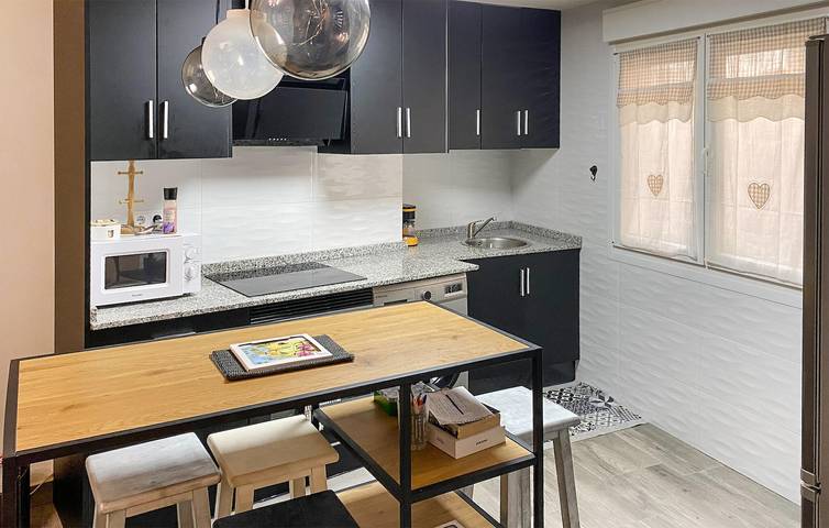 Ganze Ferienwohnung, Modernes Apartment am Strand mit Waschmaschine und Internet in Luanco, Gozón