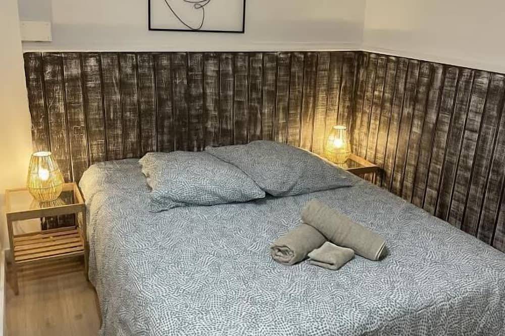 Entire apartment, Villa Gaby~ 2 Pers ~ Jardinet in Pau, Béarn