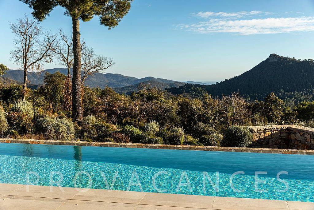 Beautiful Holiday Home with Stunning Views in Bagnols-en-Forêt, Region de Draguignan