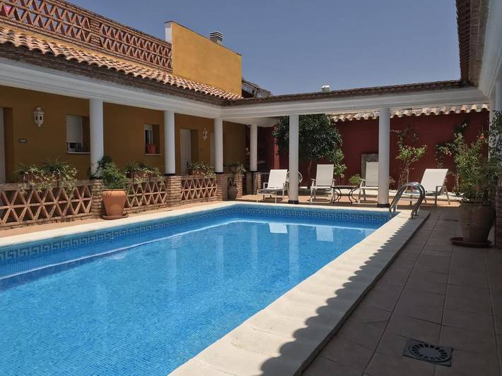 Casa rural para 8 personas, con Terraza además de Jardín y Piscina en La Carlota - 2