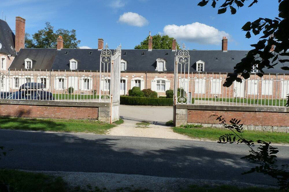 Château pour 11 Personnes dans Brinon-sur-Sauldre, Région de Vierzon