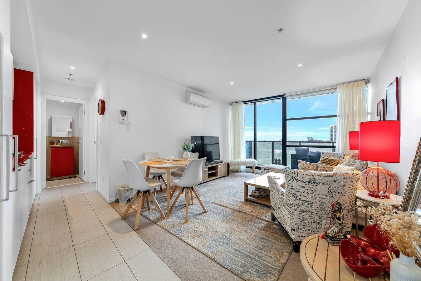 Entire apartment, Luxurious one bedroom apartment with pool in Southbank, Melbourne