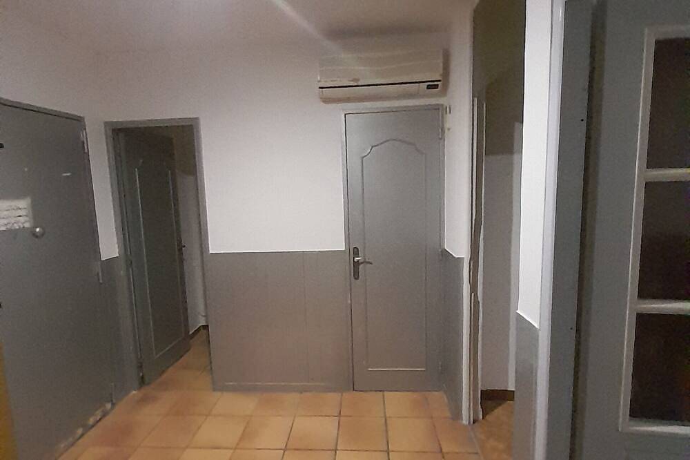 Appartement entier, Chambre avec 2 lits simples in Vénissieux, Lyon et ses environs