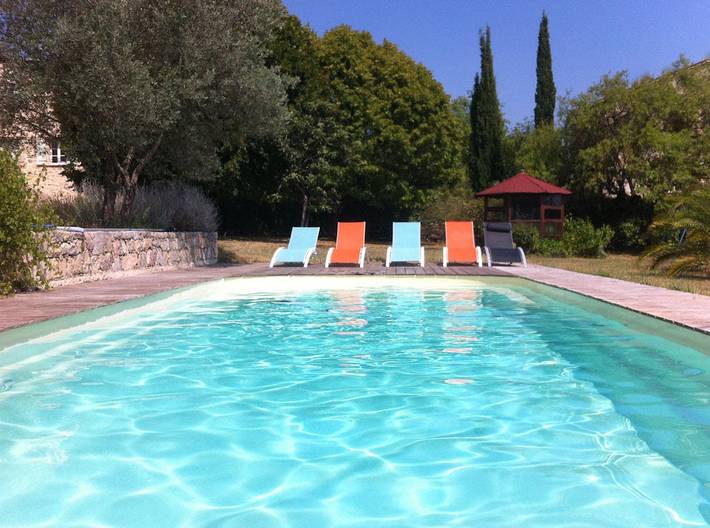 Location de vacances pour 2 personnes, avec piscine et jardin à Tourrettes - 2